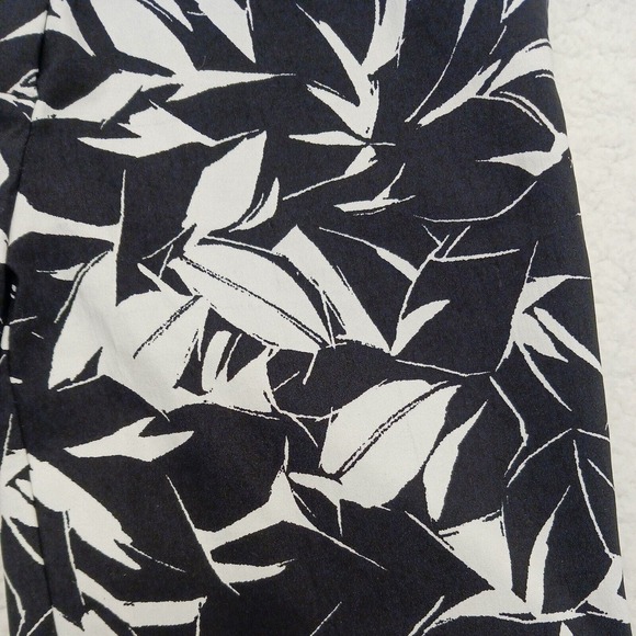Mario Sarrani Stretch Shorts S 2 Itay Designer BLACK WHITE Floral Tropical Beach - Picture 2 of 10